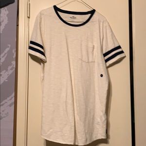 Men’s white tee